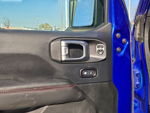 Used 2018 Jeep Wrangler Unlimited Rubicon w/ Dual Top Group image 12