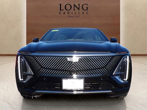 New 2025 Cadillac Lyriq Luxury image 2