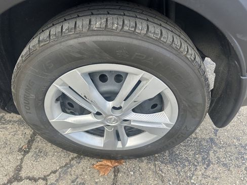 Used 2019 Nissan Kicks S image 16