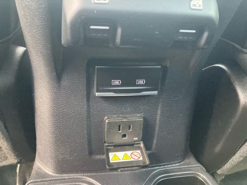 Used 2022 Jeep Gladiator Rubicon w/ LED Lighting Group AWD/4WD image 40