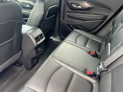Used 2024 GMC Terrain SLT AWD/4WD image 9