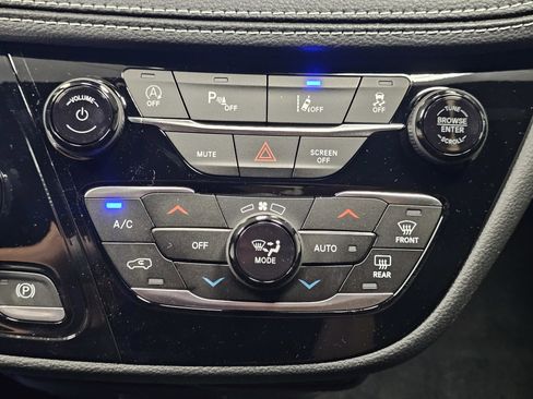 New 2026 Chrysler Pacifica Select image 36