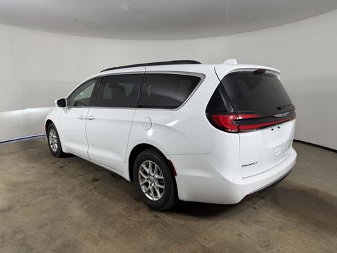 Used 2022 Chrysler Pacifica Touring-L FWD image 11