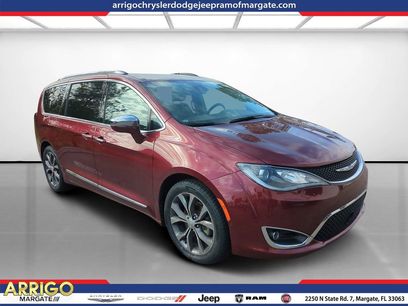 Used 2018 Chrysler Pacifica Limited w/ Tire & Wheel Group