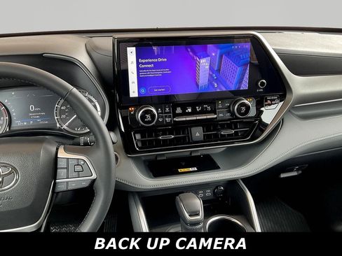Certified 2025 Toyota Highlander XLE AWD/4WD image 9