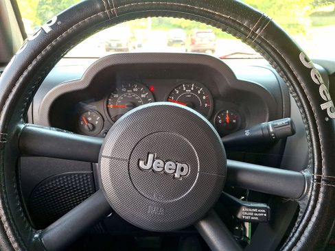 Used 2009 Jeep Wrangler X AWD/4WD image 15