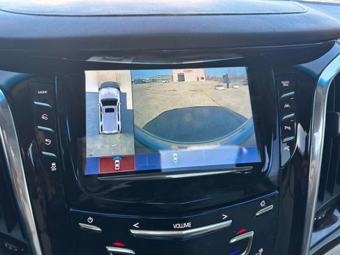 Used 2017 Cadillac Escalade Luxury image 28