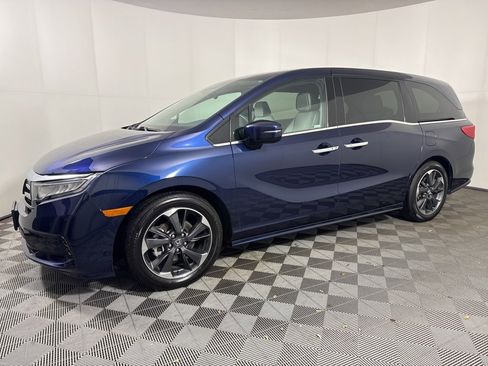 Used 2024 Honda Odyssey Elite image 2
