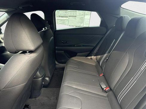New 2025 Hyundai Elantra SEL image 16