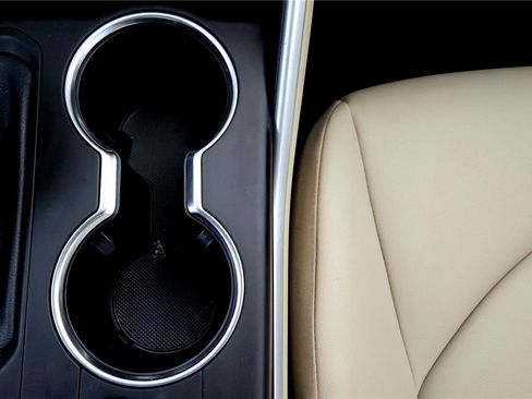 Used 2022 Toyota Highlander XLE image 46