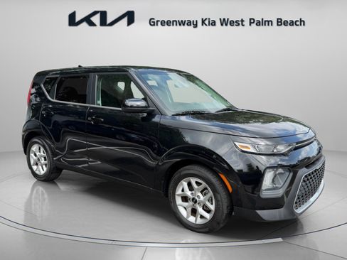Used 2022 Kia Soul LX w/ Technology Package FWD image 1