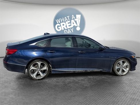 Used 2018 Honda Accord Touring image 2