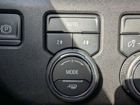 Used 2024 Chevrolet Silverado 1500 LT image 24