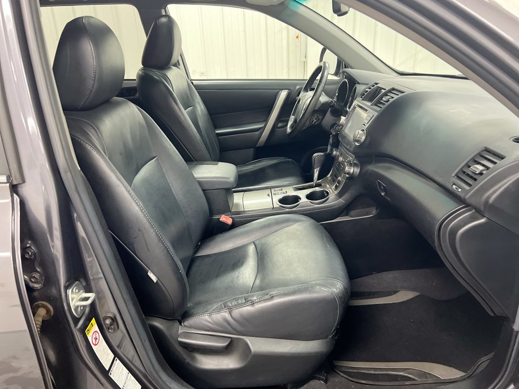 Used 2012 Toyota Highlander SE w/ Tow Pkg AWD/4WD image 22