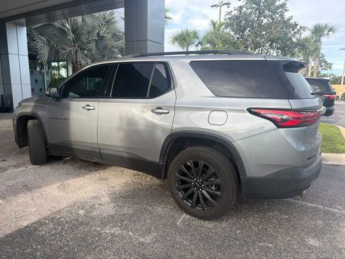 Used 2023 Chevrolet Traverse RS FWD image 3