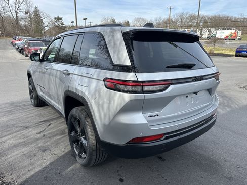 New 2025 Jeep Grand Cherokee Altitude image 6