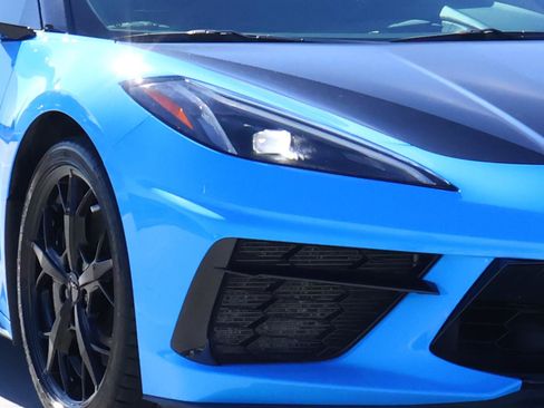 Used 2022 Chevrolet Corvette Stingray Coupe w/ Z51 Performance Package image 7