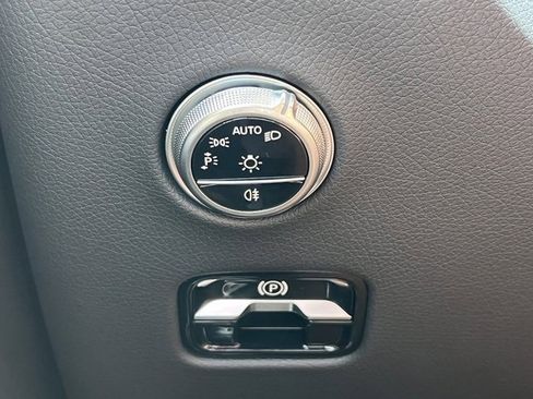 Used 2024 Mercedes-Benz GLC 300 4MATIC image 17