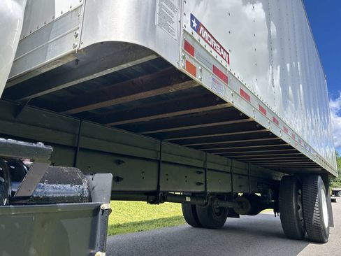Used 2023 Ford F650 2WD Regular Cab Super Duty image 28