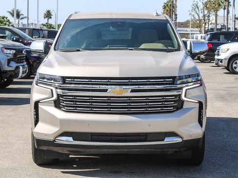 Used 2024 Chevrolet Suburban Premier RWD image 2
