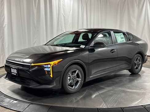 New 2026 Kia K4 LXS FWD image 1