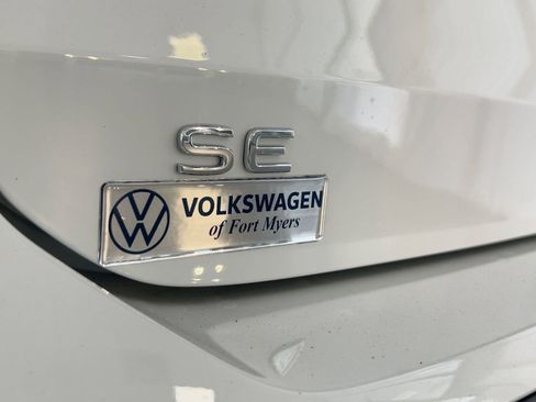 New 2026 Volkswagen Taos SE image 33