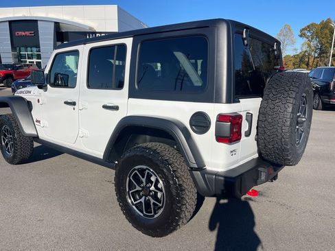 Used 2025 Jeep Wrangler Unlimited Rubicon image 3