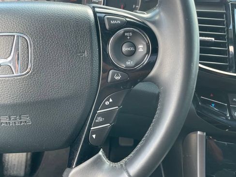 Used 2017 Honda Accord Touring image 16