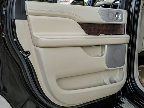 Used 2020 Lincoln Navigator L Reserve w/ Equipment Group 208A Reserve AWD/4WD image 58