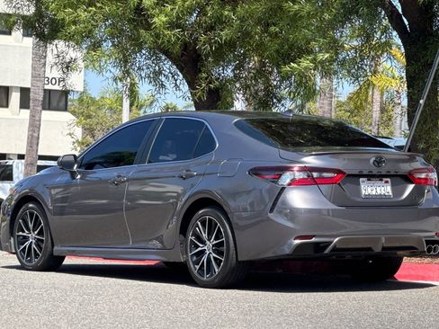 Used 2023 Toyota Camry SE FWD image 3