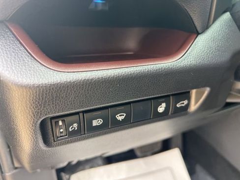 Used 2020 Toyota RAV4 Limited image 13