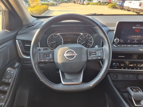 Used 2025 Nissan Rogue SV FWD image 22