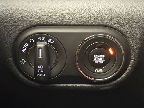 Used 2017 Maserati Levante AWD/4WD image 26