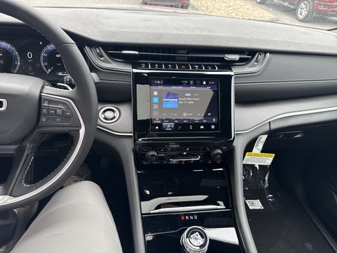 New 2025 Jeep Grand Cherokee Laredo X w/ Luxury Tech Group I image 24