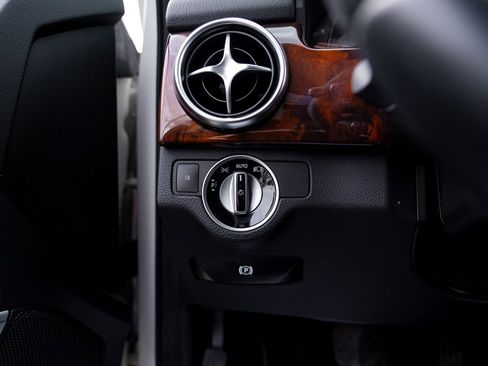 Used 2015 Mercedes-Benz GLK 350 4MATIC image 36