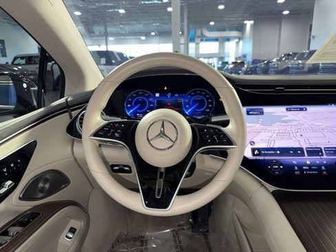 Used 2022 Mercedes-Benz EQS 580 4MATIC Sedan image 29