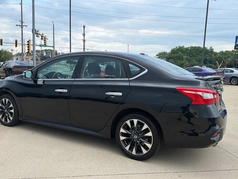 Used 2019 Nissan Sentra SR FWD image 11