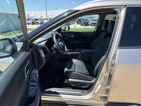 Used 2025 Nissan Rogue Platinum AWD/4WD image 17