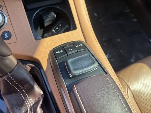 Used 2016 Lexus ES 350 w/ Luxury Package w/Wood Trim image 28