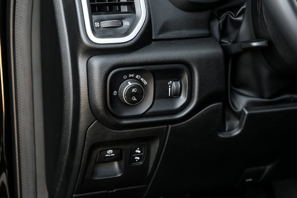 Used 2023 RAM 1500 Big Horn AWD/4WD image 39