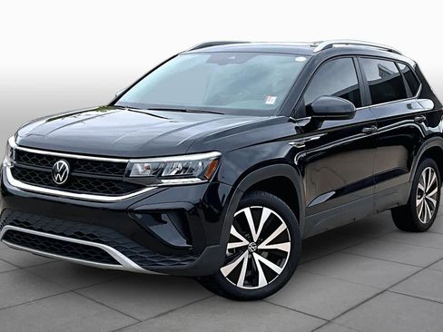 Used 2024 Volkswagen Taos SE FWD image 3
