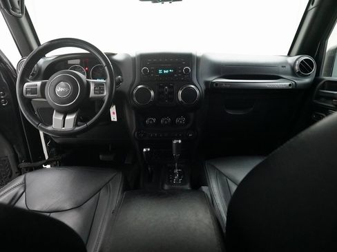 Used 2018 Jeep Wrangler Unlimited Altitude image 5