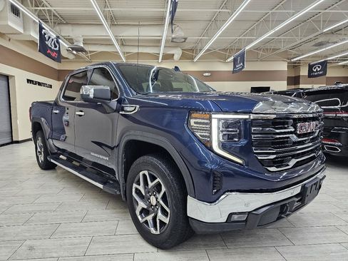 Used 2023 GMC Sierra 1500 SLT AWD/4WD image 4