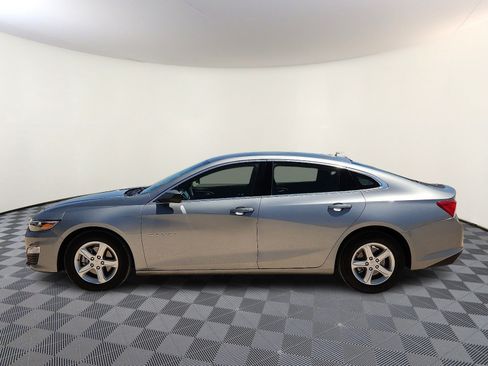 Used 2024 Chevrolet Malibu LT FWD image 2