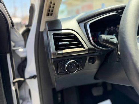 Used 2018 Ford Fusion Energi SE FWD image 36