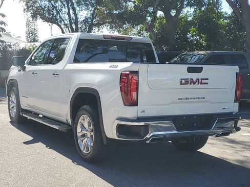Certified 2022 GMC Sierra 1500 SLT w/ SLT Convenience Package image 3