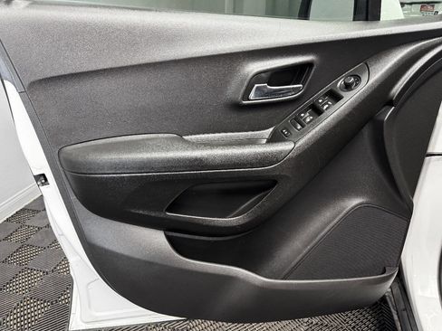 Used 2019 Chevrolet Trax LS w/ LPO, Cargo Package image 31