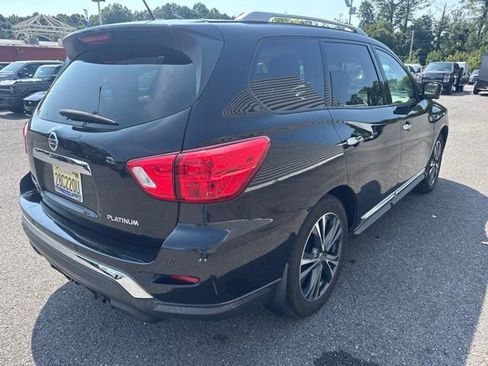 Used 2017 Nissan Pathfinder Platinum w/ Family Entertainment Package FWD image 5