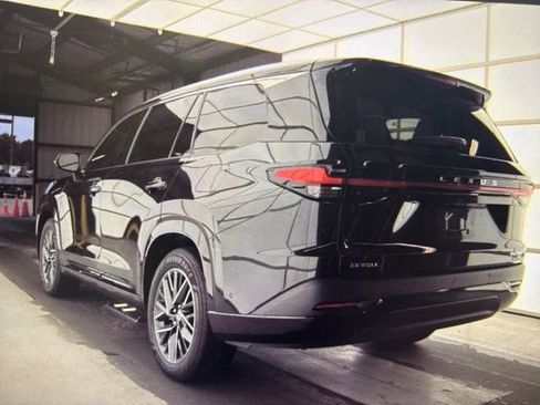 Used 2025 Lexus TX 350 AWD w/ Technology Package image 4