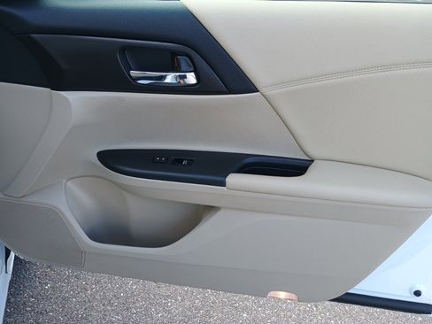 Used 2015 Honda Accord EX-L image 22